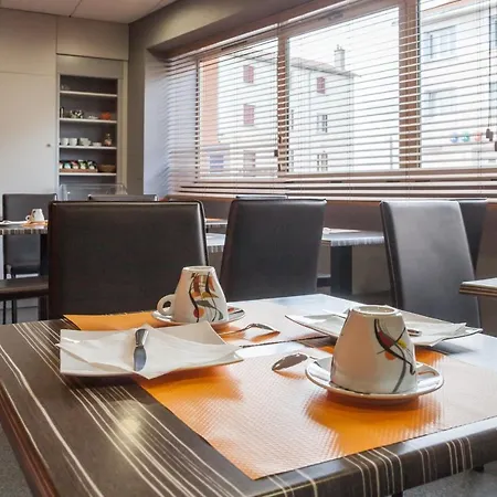 Logis Les Voyageurs 2*