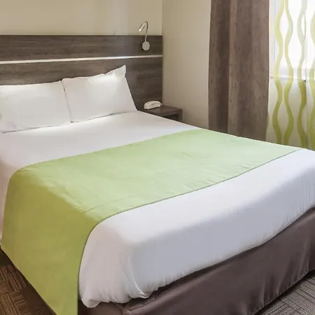 Logis Les Voyageurs Hotell 2*