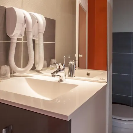 Hotel Logis Les Voyageurs Lezoux